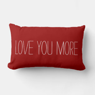 LOVE YOU MORE, witte tekst op karmozijnrood Kussen