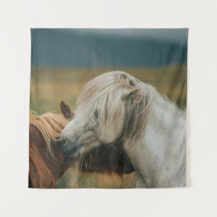 LOVELY HORSE COUPLE WANDKLEED
