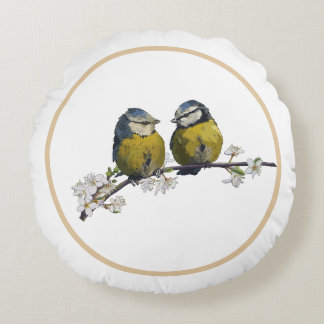 Lovevogels die op een kersenbloesem-tak zitten rond kussen
