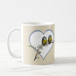 Lovevogels op een kersenbloesem-branchebeige koffiemok