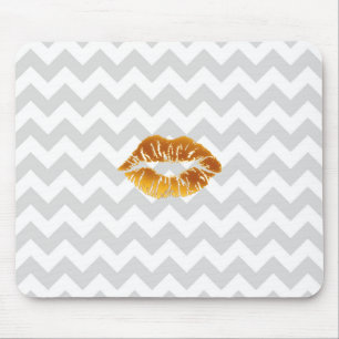 Lt Gray White Chevron, Gold Lipstick Kiss Muismat
