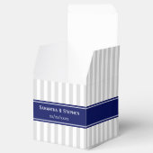 Lt Gray White Stripe Navy Blue Name Monogram Bedankdoosjes (Geopend)