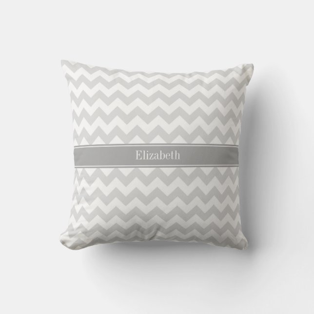 Lt Gray Wht Chevron Gray Name Monogram Buitenkussen (Voorkant)