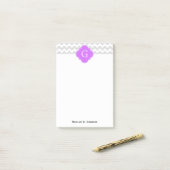 Lt Gray Wht Chevron Lila Quatrefoil Monogram Post-it® Notes (Op bureau)