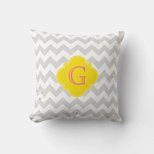 Lt Gray Wht Chevron Yellow Quatrefoil Monogram Kussen (Voorkant)