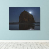 Lucht boven Haystack Rock | Cannon Beach, Oregon Canvas Afdruk (Insitu (Houten vloer))