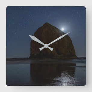 Lucht boven Haystack Rock   Cannon Beach, Oregon Vierkante Klok