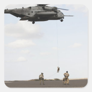 Luchtmachtpararescutie voert een gevechtsvaartuig  vierkante sticker