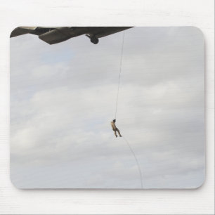 Luchtmachtpararescutie voert gevechtseenheid 2 uit muismat