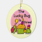 Lucky Bug Cupcake 3e Verjaardag Tshirts en geschen Keramisch Ornament (Links)