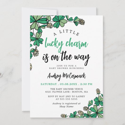 Lucky Charm On The Way Green Baby shower Kaart (Voorkant)