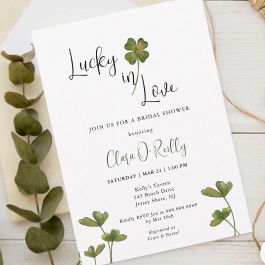 Lucky in Love Shamrock nuptiale invitation