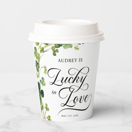 Lucky in Love Vrijgezellenfeest Green Shamrock Papieren Bekers (Achterkant)