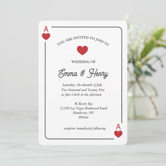 Lucky in Love Wedding Invitation  (Debout devant)