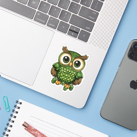Lucky Owl St. Patrick's Day Sticker (Laptop met iPhone)