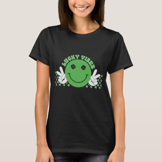 Lucky Vibes Green Smiling Face Shamrock T-shirt (Voorkant)