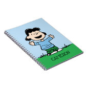 Lucy met wapenbreed notitieboek (Rechterzijde)