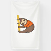 Luiaard Hangen op Branch met Sinaasappel Spandoek (Verticaal)