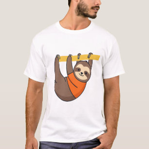 Luiaard hangend aan tak met oranje t-shirt