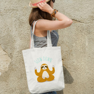 Luiaard in lotushouding yoga "Vertraag" Tote Bag