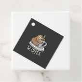 Luiaard slaapt bij kopje koffie Funny Sloth Sloffe Bedankjes Labels (In situ)