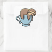 Luiaard slapen op een blauwe koffie Mok Vierkante Sticker (Tas)