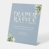 Luierspel met groen op stoffig blauwe baby shower reclamebord met voetstuk (Voorkant)
