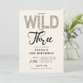 Luipaard Jong Wild Drie Verjaardagsuitnodiging Kaart (Staand voorkant)