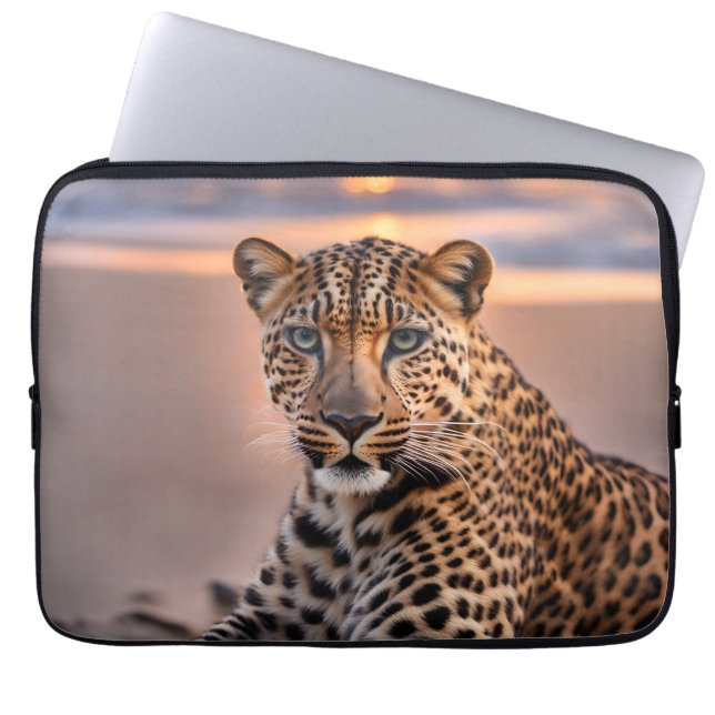 Luipaard op het strand laptop sleeve (Voorkant)