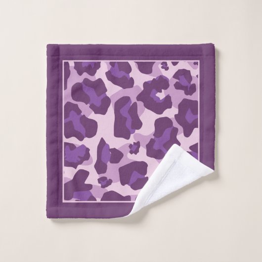 Luipaard print en monogram in paarse tinten bad handdoek (Wasdoekje)