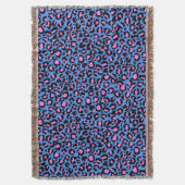 Luipaardpatroon in framboos op elektrisch blauw deken (Voorkant Verticaal)