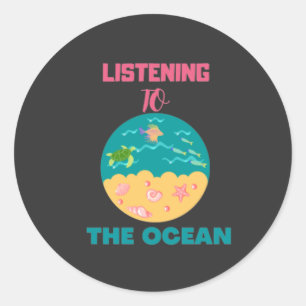 luisteren naar de oceaan en ontspannen ronde sticker