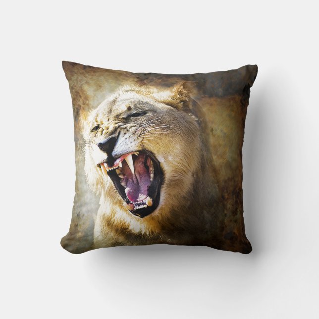 Lumbar Pillow - Growling Lion uit Afrika Kussen (Voorkant)