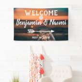 Lumières de ficelle épousant la bannière bienvenue (En situation)