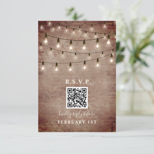 Lumières Vintage Briques Mariage QR RSVP (Debout devant)