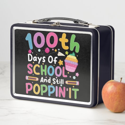 Lunch Box 100 jours d'école et fille toujours branchée (En situation)