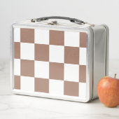 Lunch Box à damiers Motif en Blanc et Mocha Mousse (En situation)