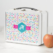 Lunch Box Arc en ciel coloré sautiner Monogramme rétro (En situation)