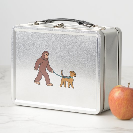 Lunch Box Bigfoot Sasquatch Walking Airedale Terrier (En situation)