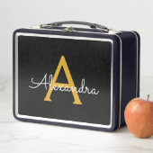 Lunch Box Black Gold Modern Script Girl Monogramme Nom (En situation)