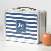 Lunch Box Bleu et blanc Rayures nautiques Monogramme (En situation)