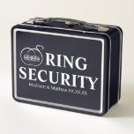 Lunch Box Boîte de sécurité du porteur de bague<br><div class="desc">La boîte de sécurité mariage porte-anneau que vous pouvez remplir fera tout ce dont votre porte-anneau a besoin pour se sentir comme votre agent spécial.</div>