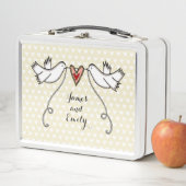 Lunch Box Bouche-repas en métal Mariage Doves blanches perso (En situation)