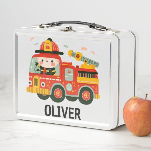 Lunch Box Camion Whimsical et pompier mignon garçon (En situation)