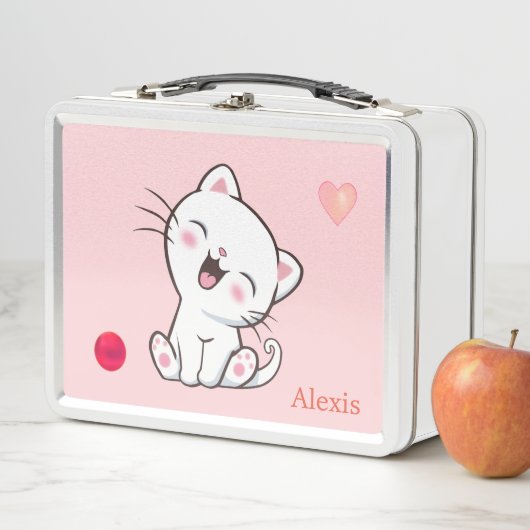 Lunch Box Chat blanc mignon et coeur sur rose clair (En situation)