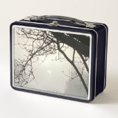 Lunch Box Ciel Blanc Et Soleil Dramatiquement Encadrés D'Arb (Devant)