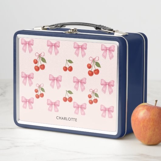 Lunch Box Coquette cerise mignonne Bow Monogramme (En situation)