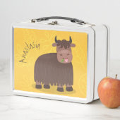 Lunch Box Drôle joyeux yak mangeant de l'herbe dessin d'illu (En situation)