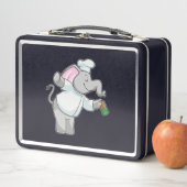 Lunch Box Elephant en chef avec shaker de sel (En situation)