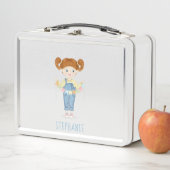 Lunch Box Fille en salopette Rousse (En situation)